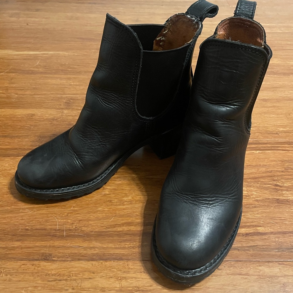 Frye Sabrina Chelsea Boots